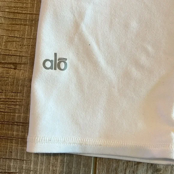 Alo yoga capri pants size M - Picture 3 of 7